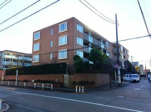 ザ・フィネスト上野毛パークハウス　中型ハイルーフ車室
