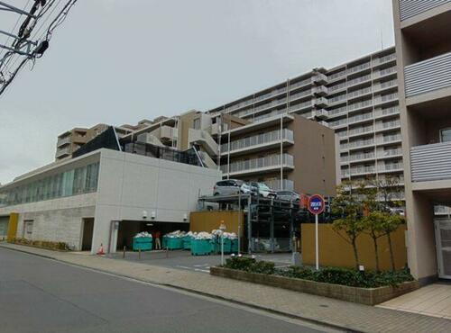 ＴＨＥ　ＭＩＤＬＡＮＤ　ＡＶＥＮＵＥ　中型ロールーフ車室
