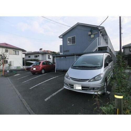 クレッセントハウス駐車場