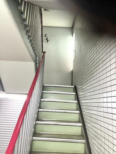 カミデビル　２階