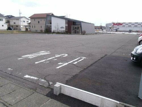２０７　巻東６区貸駐車場　チャレンジャー様そば