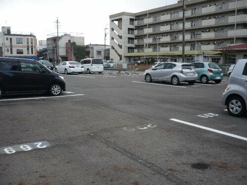 栄生月極駐車場