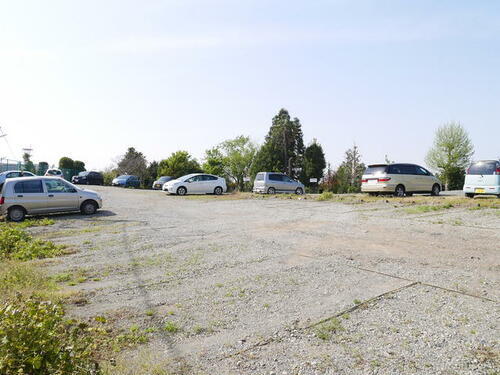  竹山団地４３２３号棟から２８０メートルにある駐車場です。
