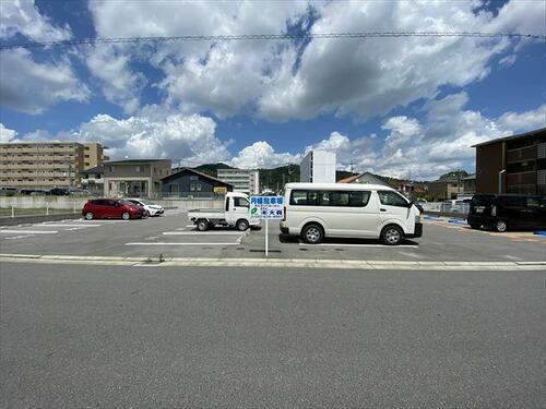 寺家駅北駐車場