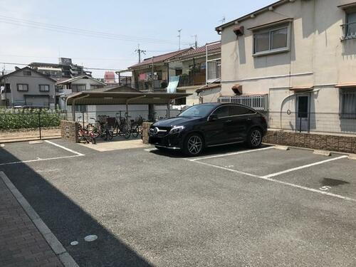 インペリアルガーデンワン駐車場