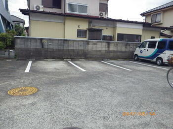  舗装駐車場