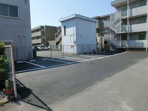 中居町４丁目駐車場