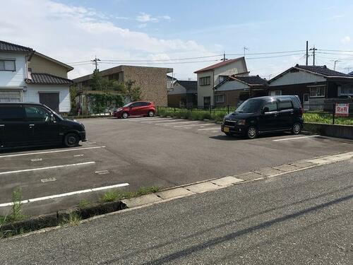 町新南沢月極駐車場