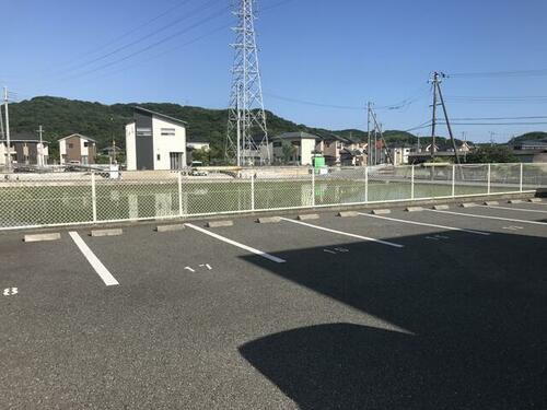 継　三木駐車場