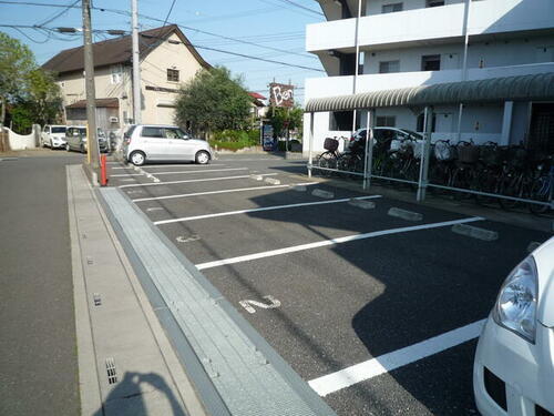 中新田住宅駐車場