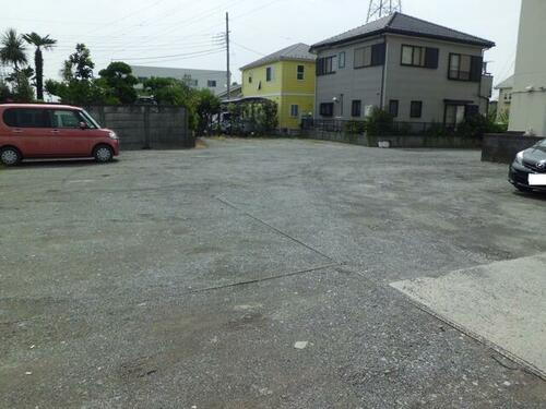 岡田三丁目　月極駐車場