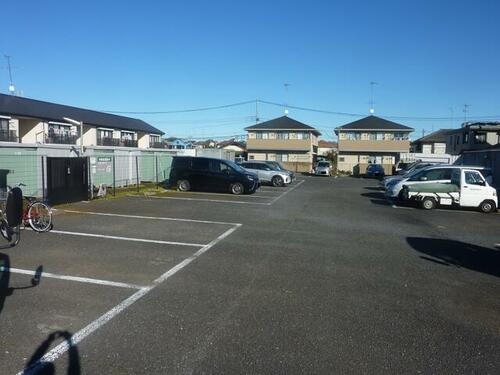  岸第一駐車場　アスファルトで駐車スペースも広い箇所もございます！