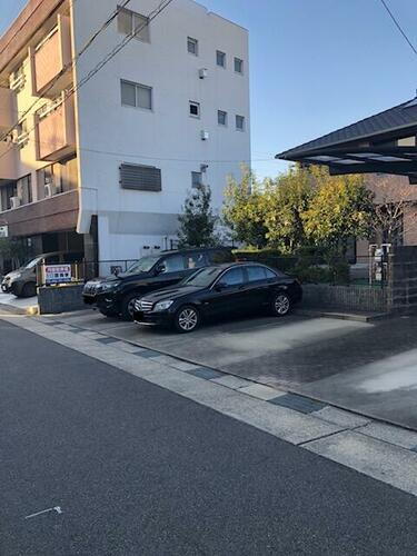 本山町３丁目駐車場