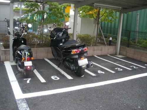 ルナグランデバイク駐車場