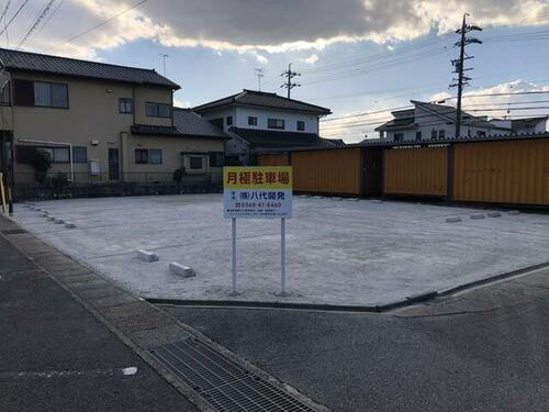 島井町月極駐車場（全１３区画）