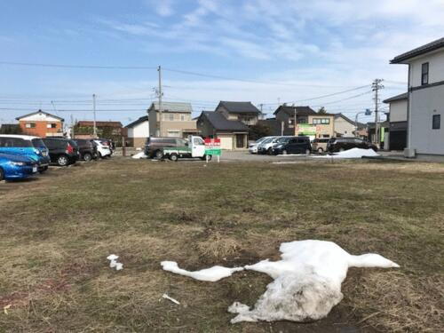 富山市水橋駅前ワーム薬品パーキング