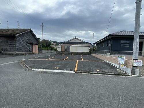 楠元団地駐車場