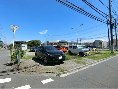 山惣鋼板㈱駐車場