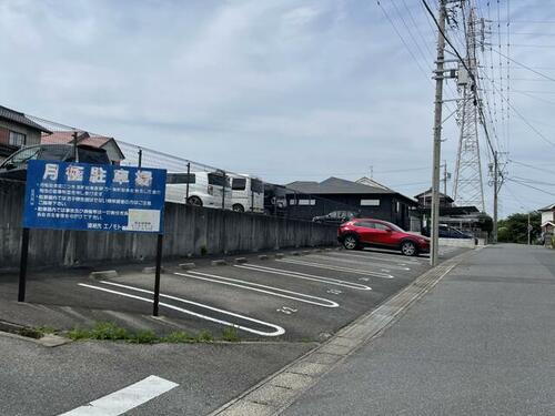 半田市長根町２丁目駐車場