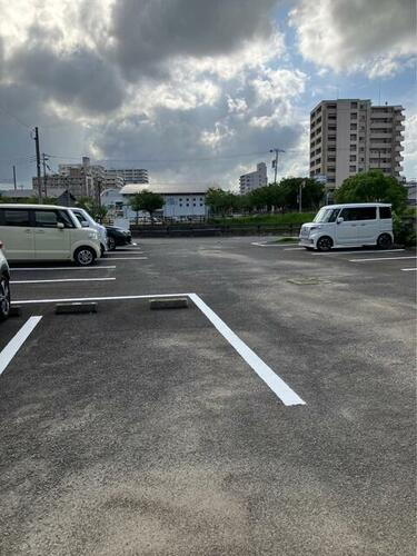 新興町藤井駐車場