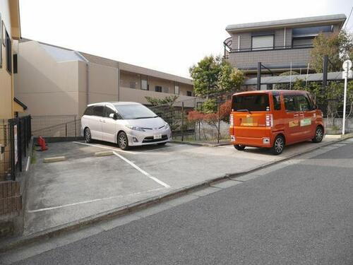 鴨居４丁目駐車場