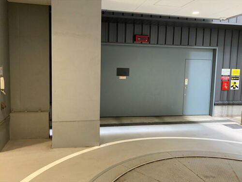 川崎室町ビル付属駐車場