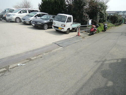 南山田町４２３７駐車場