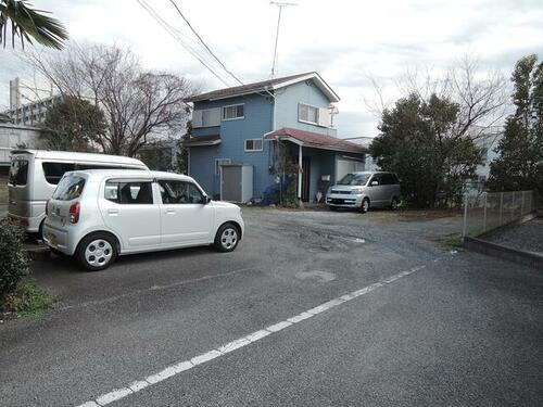 ハイネス河村南側駐車場