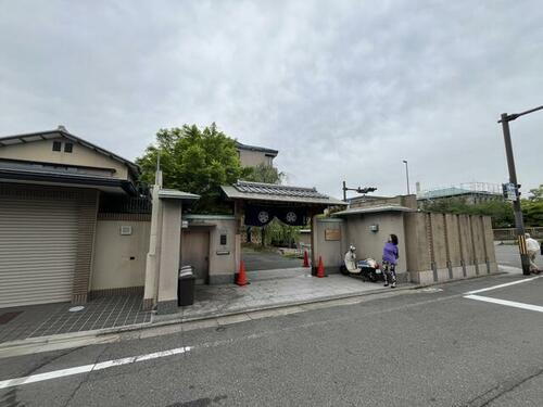 京都府京都市左京区岡崎円勝寺町