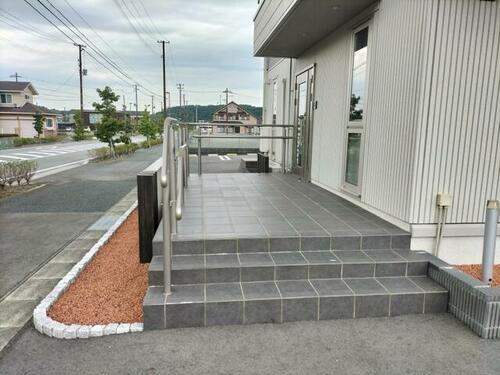 Ｄ－ｒｏｏｍマロン　貸事務所