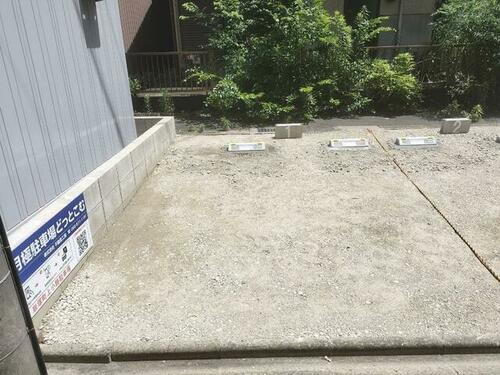 岩塚町上小路駐車場
