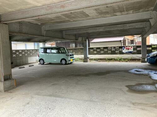 帆柱田中邸駐車場