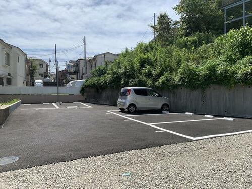 フロイデ野毛山　駐車場