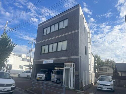 北丸保園　２階２１坪　３階２１坪　駐車場４台付き