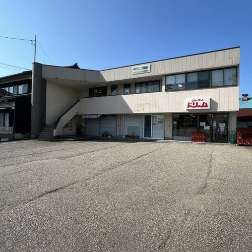 富山県小矢部市泉町