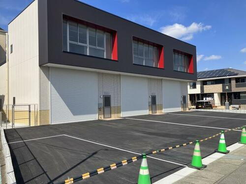 阪和自動車道近く　駐車スペース付２階建新築テナント　計５０坪　営業所等