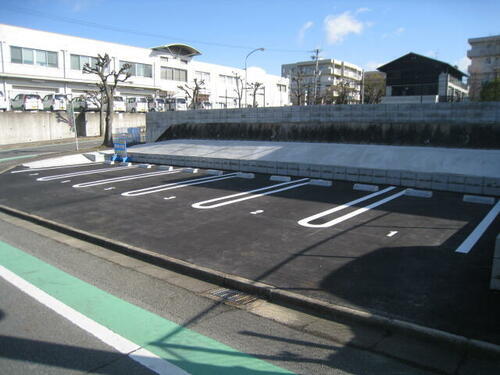 高の原駅前駐車場