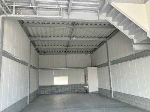 阪和自動車道近く　駐車スペース付２階建新築テナント　計５０坪　営業所等