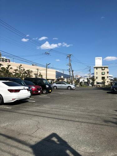図書館前駐車場