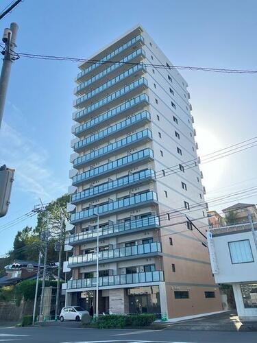 ＭＯＤＥＲＮ　ＰＡＬＡＺＺＯ　諫早駅前