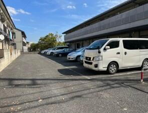 クレール深大寺駐車場