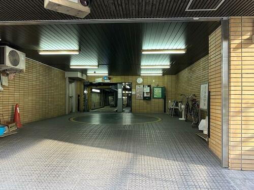 鳥本鋼業ビル駐車場