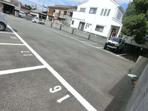 新魚町月極駐車場