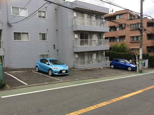 フィールドグレイ駐車場