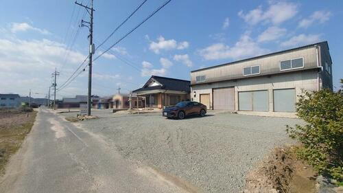 駐車１８台以上可能　大型倉庫住居付