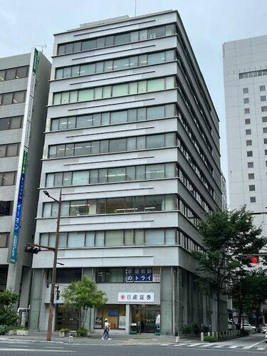 アーバンオフィスビル