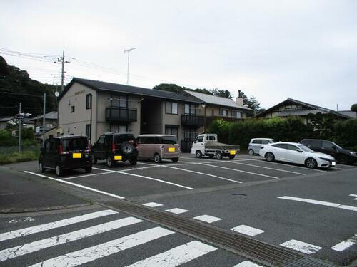 ヴィオラハイツ駐車場