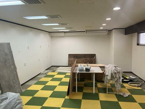 深井駅５分　生活道路沿　福祉施設跡１階角テナント約１６．５坪　サロン等