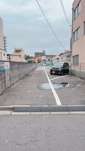 丸丹駐車場