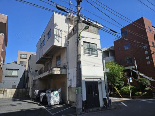 永井ビル二輪駐車場